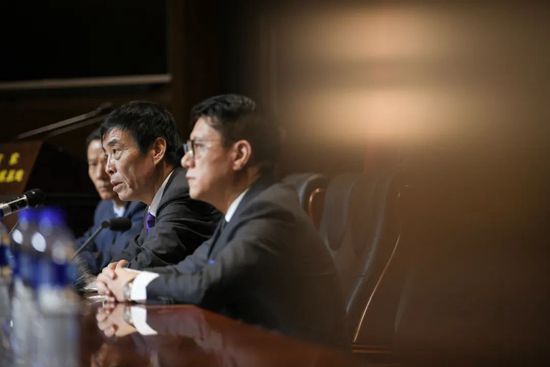 伊藤雄彦其人并不算高大，他的身高约莫也就在1米68上下，不过此人从小尚武，虽然他并不是武道人士，但是多年来练习空手道与散打，也让他的身体素质以及强壮程度，超过了大多数同龄人